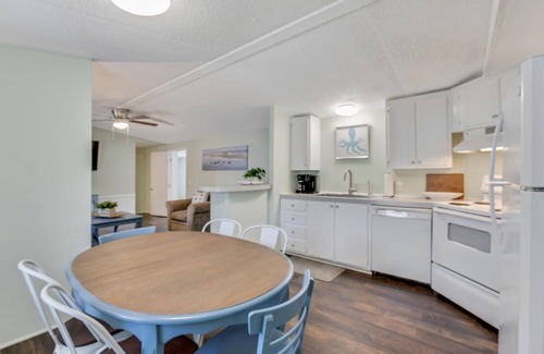 Carolina Beach Casa | SFW131: Bluefish Cottage - Charming Coastal Cottage in the heart of Pleasure Isl