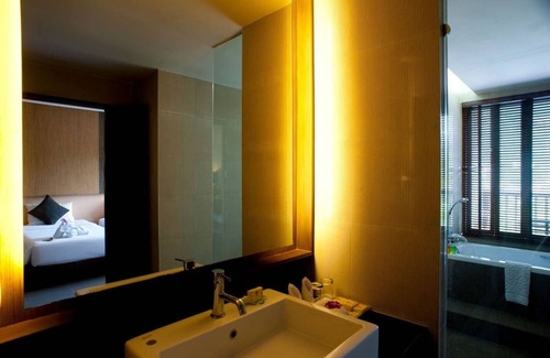 Karon Hotel | Habitación doble Grand Deluxe con vistas a la piscina (003)