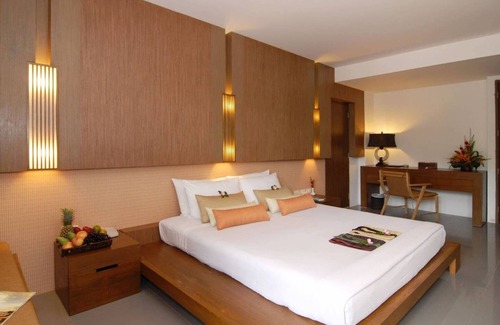 Karon Hotel | Habitación doble Grand Deluxe en la playa de Karon (004)