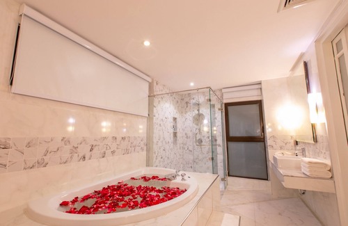 Patong Complejo | Suite Superior con Jacuzzi en Patong