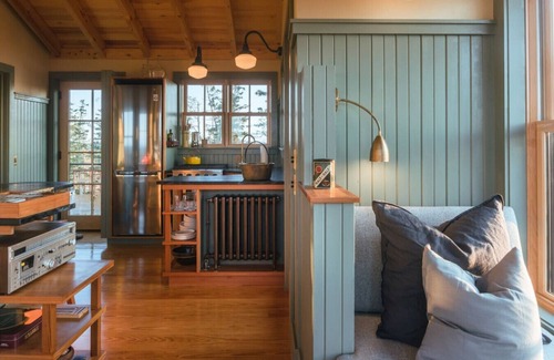 Lunenburg County Apartamento | Shackup Tower - 30 ft in the air & hot tub & surf