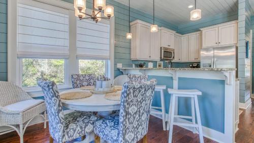 Lakeside at Blue Mountain Beach Casa | Shades of Blue - Beautiful 4 bedroom home in Blue Mountain Beach