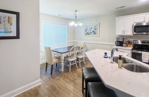 Boiling Spring Lakes Casa | Shadow Lakes Retreat ~Golfing, Beaches, 10 Min to OKI, Southport Ferry