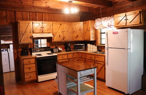 Pleasant Grove Casa | Shadow Me Secluded Cabin