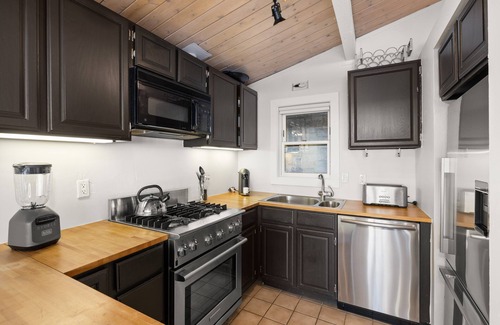 Downtown Casa | Shadow Mountain Unit 12 | Spacious Ski-In, Ski-Out Townhouse with Great Views & Gas Fireplace