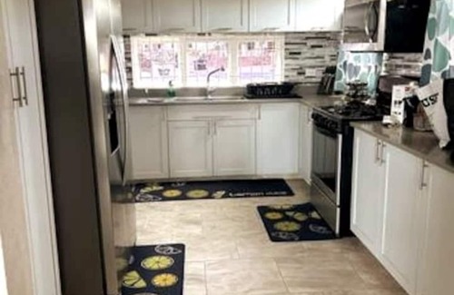 West Coast Casa | ShaDow Villa by the Airport 1BR