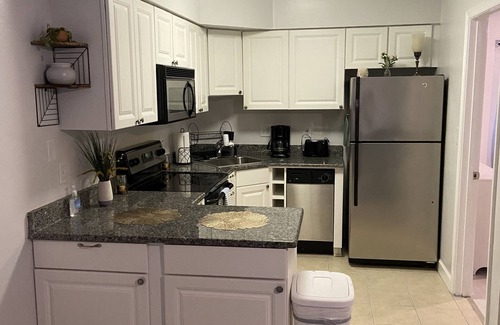 Northeast Virginia Beach Condominio | Shadowlawn Villas, Suite II