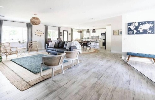 Tempe Apartamento | Shady Spaces & Safe, Soaker Tub Kids Paradise