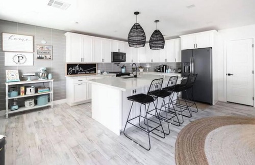 Tempe Apartamento | Shady Spaces & Safe, Soaker Tub Kids Paradise