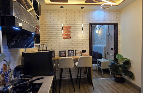 Lahore Apartamento | Shahzaib's Home 1BHK Fully Furnished Apartment at City Center