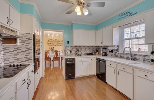 High Point Casa | Shalimar Estates - Furniture Market & Downtown 5 Bedroom Home by Quantum Suites