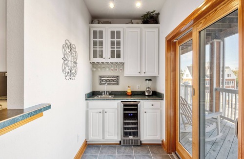 Manteo Condominio | Shallowbag Bay 704: Dog-Friendly | Pool/Gym Access