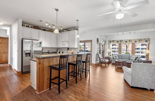 Manteo Condominio | Shallowbag Bay 704: Dog-Friendly | Pool/Gym Access