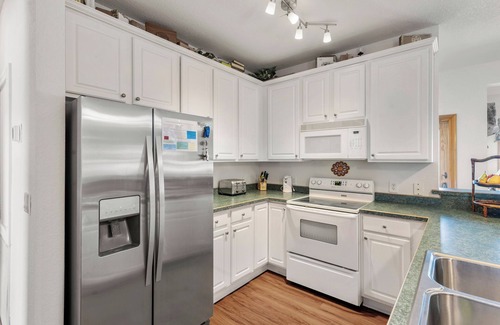 Manteo Condominio | Shallowbag Bay 704: Dog-Friendly | Pool/Gym Access