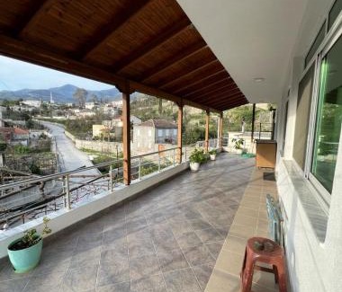 Delvine Apartamento | Shamet