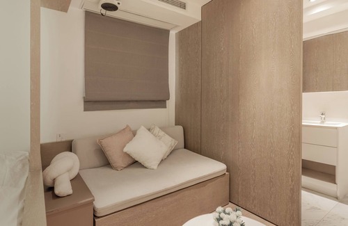 Jing'an Casa | Shanghai Hills & Gefii 50 Shades of Grey