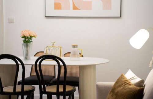 Huaihai Road Commercial Area Apartamento | Shanghai Hills & Serendipity Springtime Family BNB with Two Rooms close to West Nanjing Rd