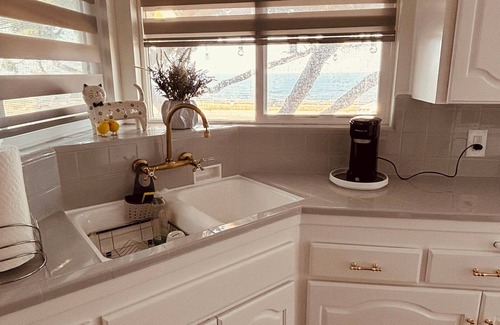 Redondo Beach Cabaña | Shangri-La at the Beach