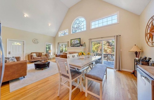 Smith Mountain Lake Casa | Shangri-La -dogs friendly, firepit, wifi, 2 kayaks, 2 kitchens, and a Pool Table