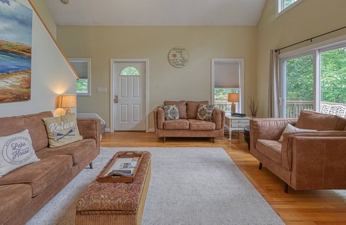 Huddleston Casa | Shangri-La - Lake home with private dock, 2 kitchens, fireplace, kayaks & W/D