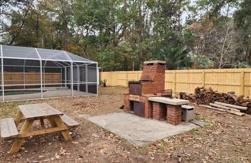 Hinesville Casa | Shanks Quarters home away from home.