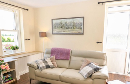 Dromineer Casa | SHANNONVALE COTTAGE, family friendly in Nenagh, County Tipperary