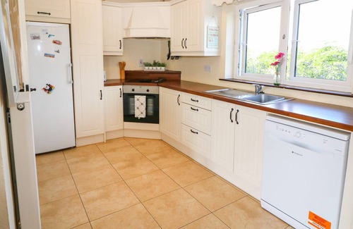 Dromineer Casa | SHANNONVALE COTTAGE, family friendly in Nenagh, County Tipperary