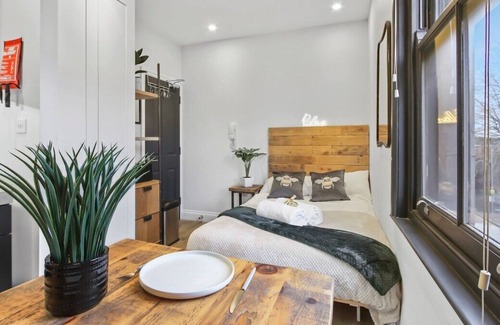 Notting Dale Apartamento | Shared Bathroom - Very Close to Station