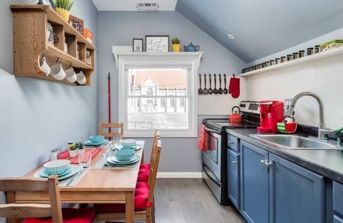 Riverview Apartamento | Shark House · Shark House✦King Bed✦30+day✦11 min to city✦