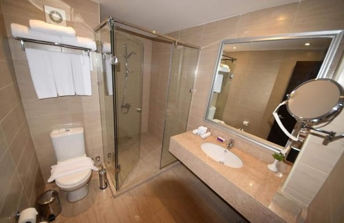 El Hadaba Hotel | Sharm Cliff Resort | 3-Room Stay w/ Pools, Spa, Diving & Family Activities