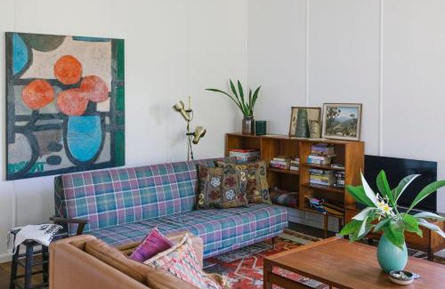 Yamba Casa | Sharon - Pet Friendly Beach Cottage in Town
