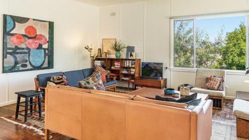 Yamba Casa | Sharon - Pet Friendly Beach Cottage in Town