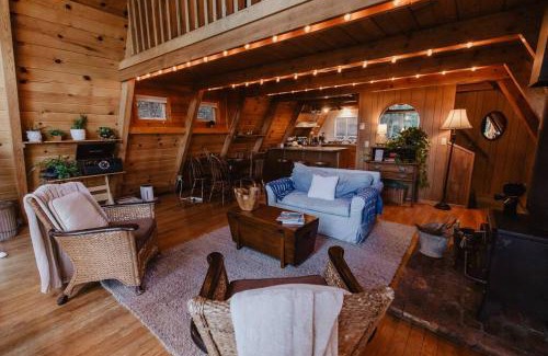 Lakehead Casa | Shasta A Frame Cabin with a View