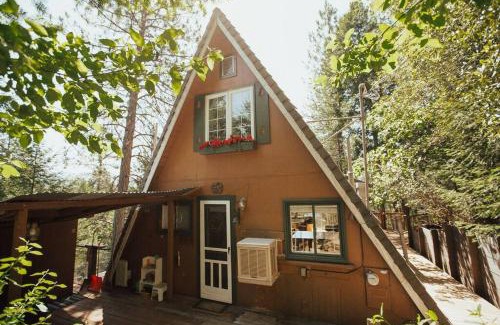 Lakehead Casa | Shasta A Frame Cabin with a View