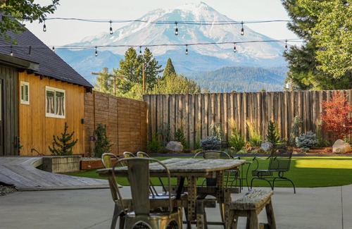 McCloud Cabina | Shasta View Lodge - Cedar Cabin