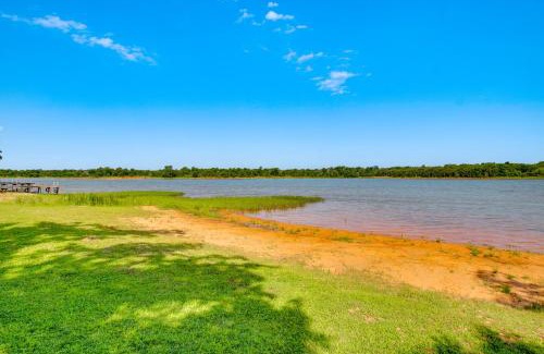 Shawnee Casa | Shawnee Cabin with On-Site Reservoir Access!