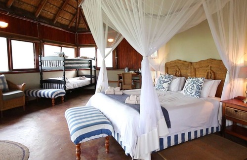 UPhongolo Cabina | Shayamoya Tiger Fishing and Game Lodge