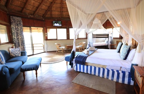 UPhongolo Cabina | Shayamoya Tiger Fishing and Game Lodge
