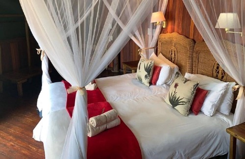 UPhongolo Cabina | Shayamoya Tiger Fishing and Game Lodge