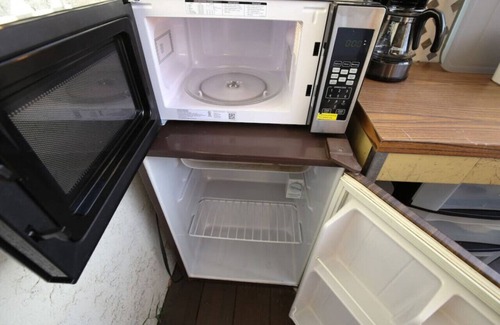 Azusa Apartamento | Adorable Studio Rear House w/ Parking - a Good Choice for Solo or Couple Travelers