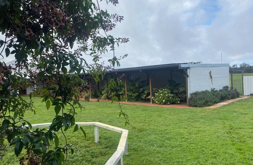 Wilga Apartamento | Shearer's Shacks with shared bathroom, free wifi