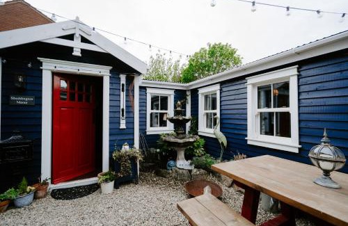 Belfast Casa | Sheddington Manor - 2 Bedroom Guest House & Cinema