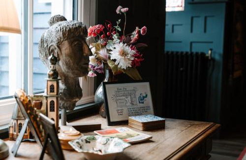 Belfast Casa | Sheddington Manor - 2 Bedroom Guest House & Cinema