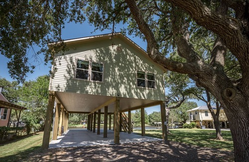 Cedar Lane Casa | Sheets’ Creek: Brand new construction on Caney Creek