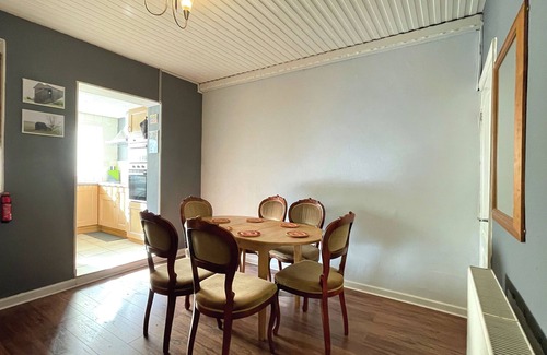Sheffield Casa | Sheffield's 3BR Retreat