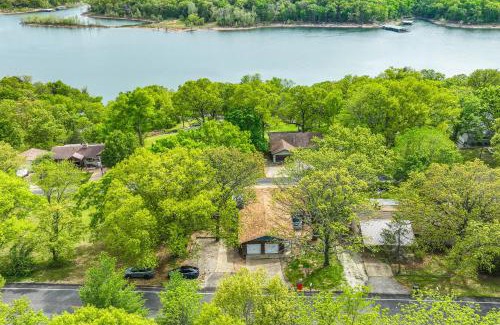 Shell Knob Casa | Shell Knob Home with Deck and Table Rock Lake View