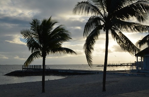 Nassau Apartamento | SHELLS ADRIFT Treasure 2T Studio-Nassau w/Beach Access/Safe Walkin Neighborhood