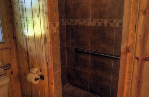 Leakey Otro | Shelly Pool House