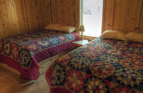 Leakey Otro | Shelly Pool House