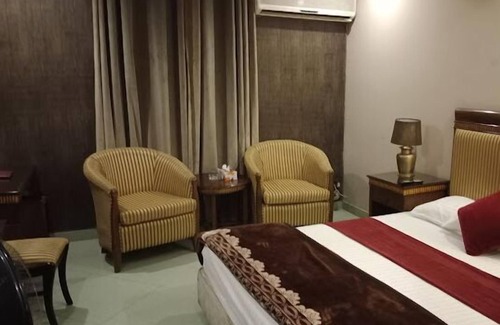 Punjab Hotel | Shelton Hotel